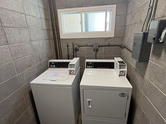 4th image of 867 Commercial Ave #3