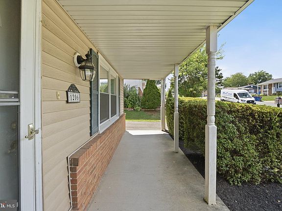 4th image of 1206 E Iberia Rd
