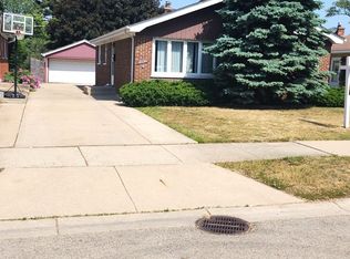 8624 Frontage Rd, Morton Grove, IL 60053