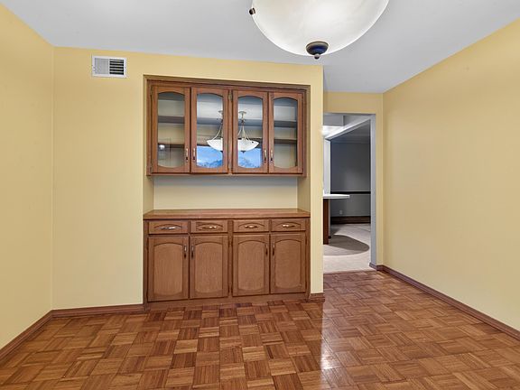 3rd image of 414 Custer Ct