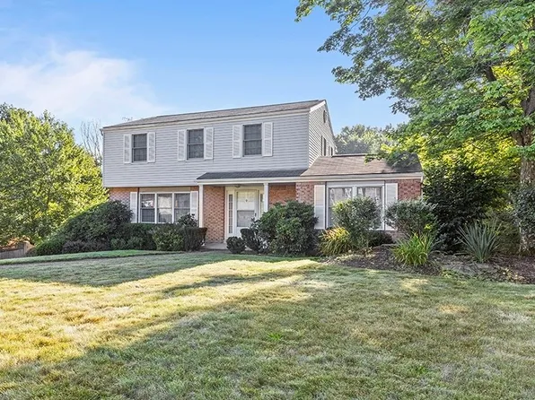 713 Heathergate Dr, Pittsburgh, PA 15238