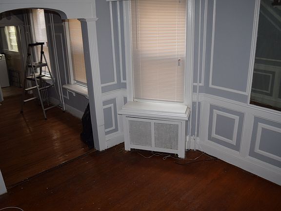 4th image of 125 W Luray St