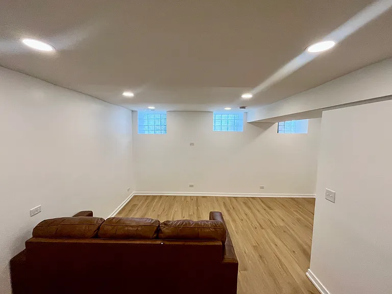 949 N Damen Ave #CH1 — Photo 3