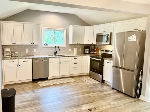 3344 Bathurst Ave, Rochester Hills, MI 48309