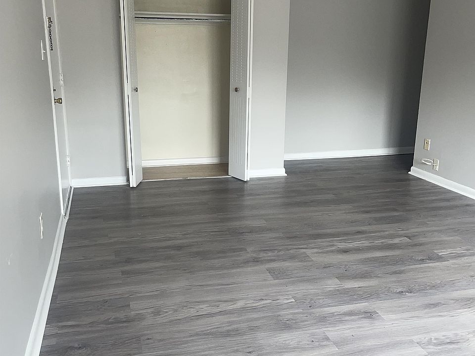 1st image of 105 Lincoln St