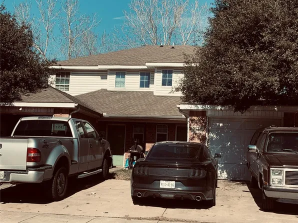 1241 Village Garden Dr, Azle, TX 76020