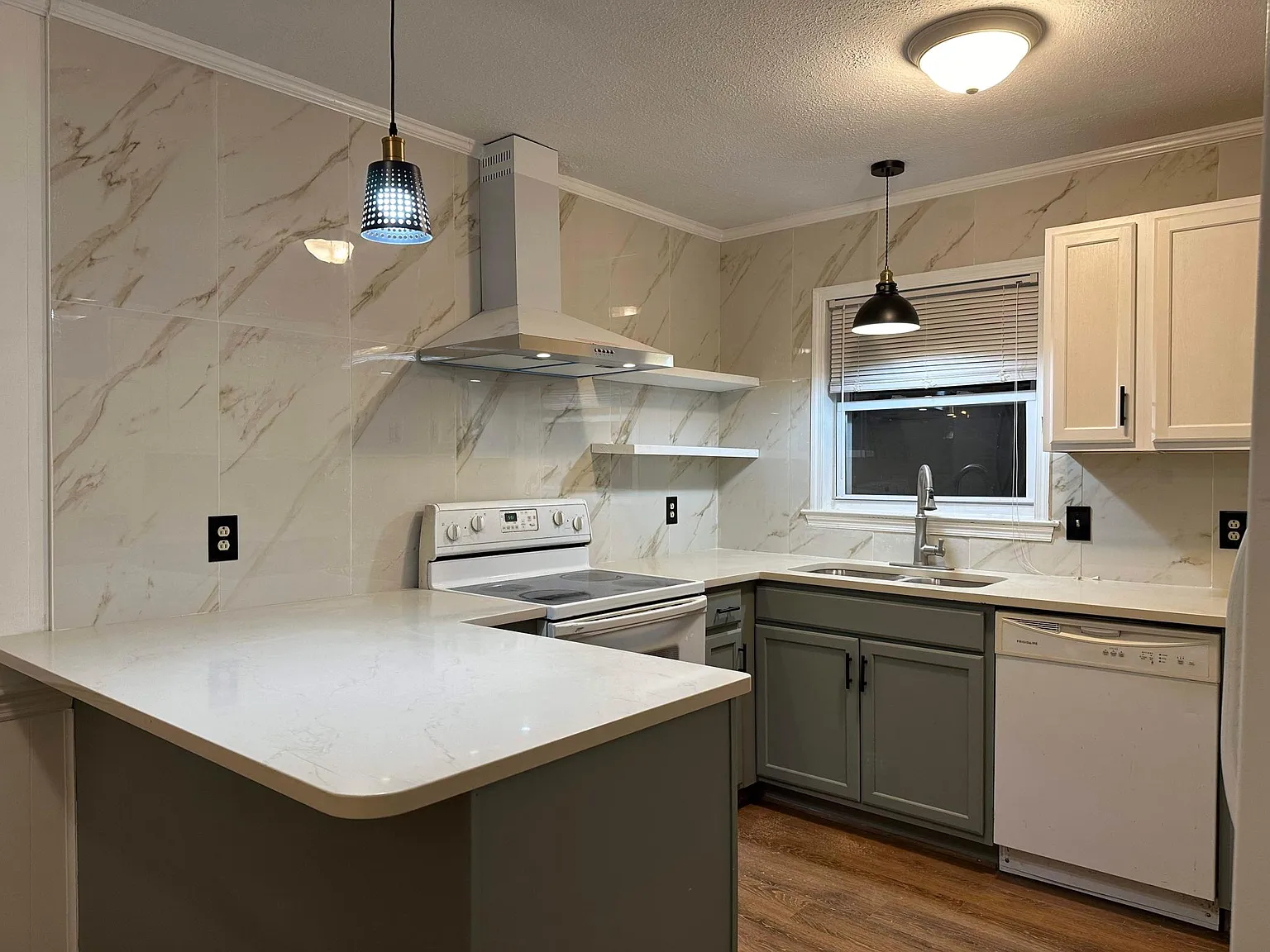 3 bed, 1421 sqft, $1,700 — Photo 3