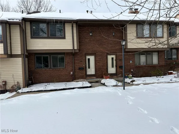 998 Hampton Ridge Dr, Akron, OH 44313