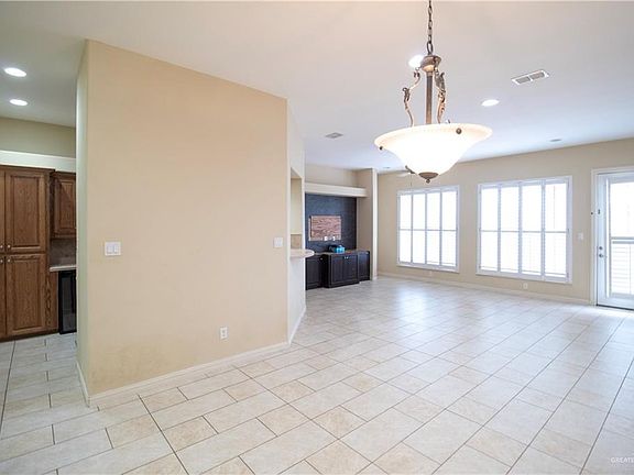 5th image of 800 Sunset Dr APT B15