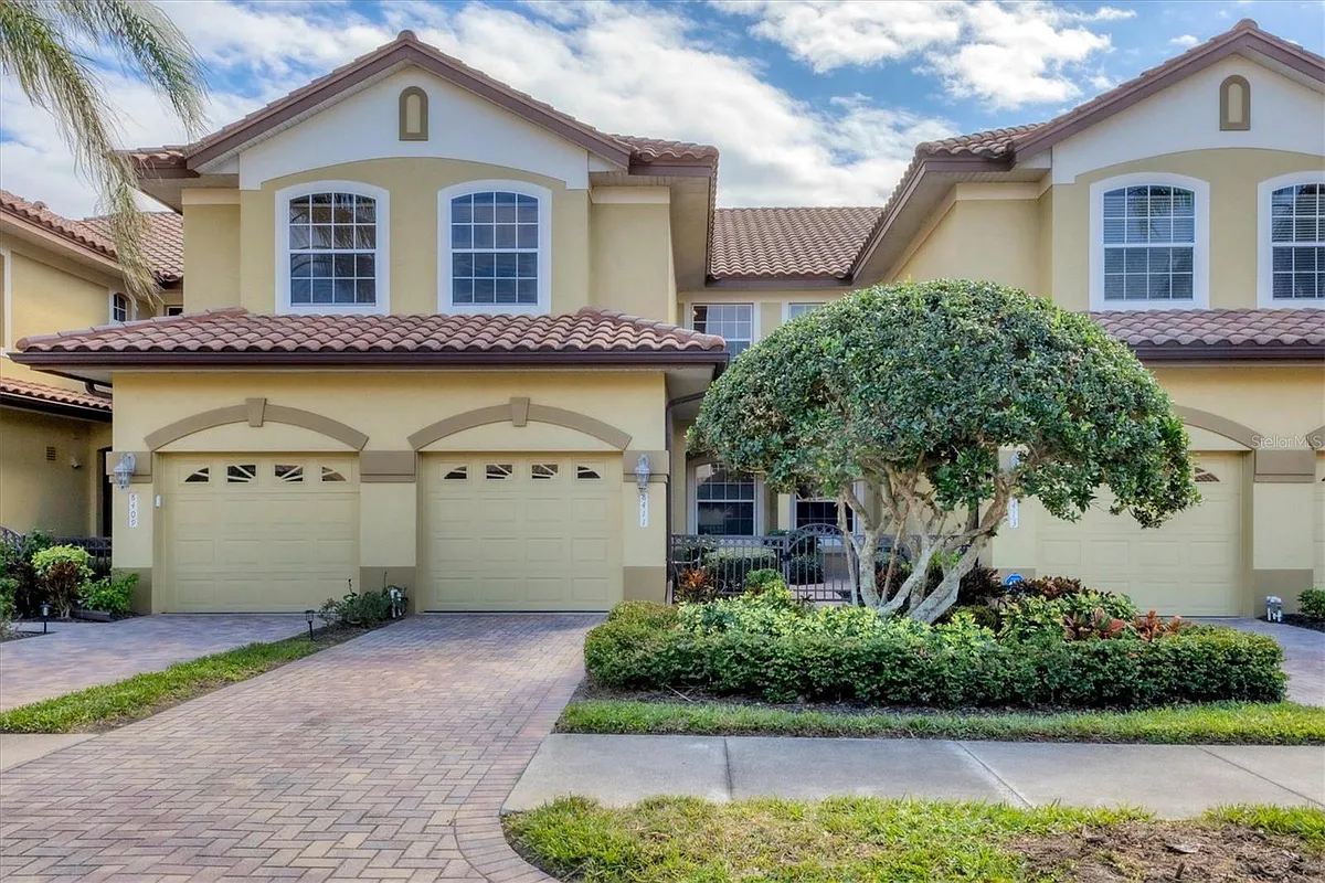 Building Photo - 8411 Miramar Way #202