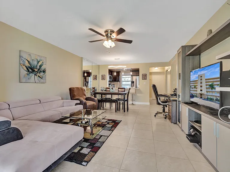 401 SE 3rd St #107 — Photo 31