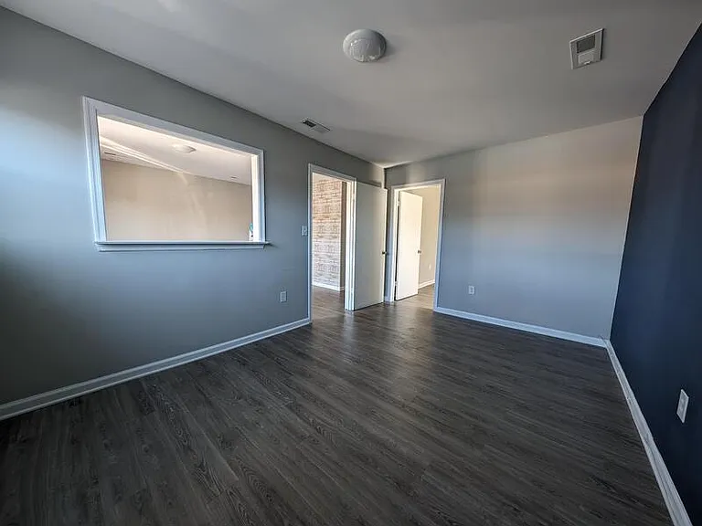 610 S Market St — Photo 3