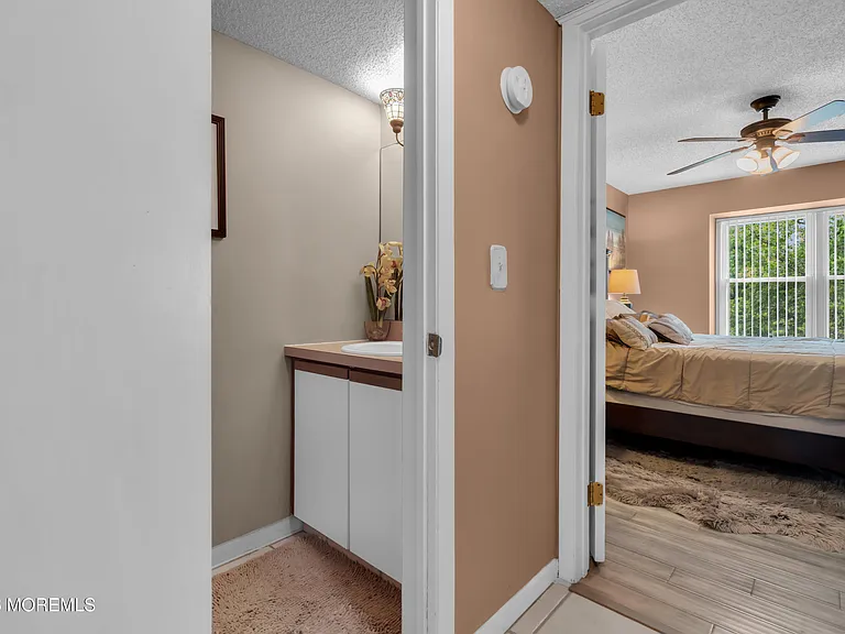 492 Bayberry Ct — Photo 30