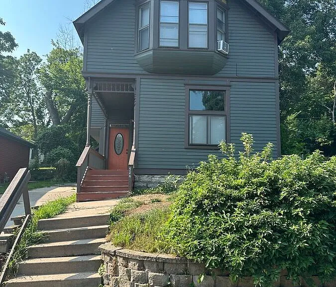504 Belvidere St E #1 — Photo 1