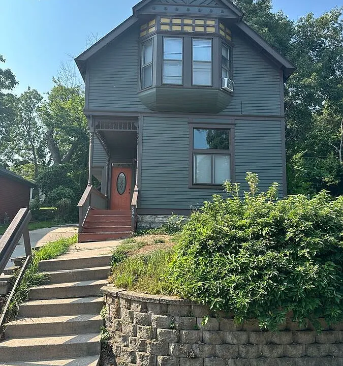 504 Belvidere St E #1
