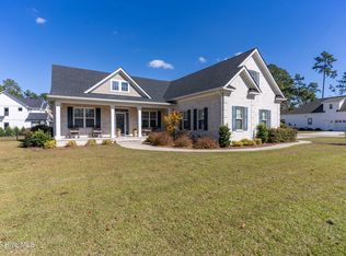 501 Crown Pointe Dr, Hampstead, NC 28443