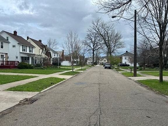 5th image of 2184 Cranston Rd