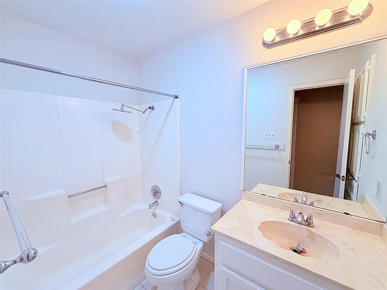 6503 Columbia Oaks Ct #A — Photo 20