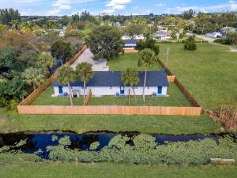 2nd image of 3166 Melaleuca Rd