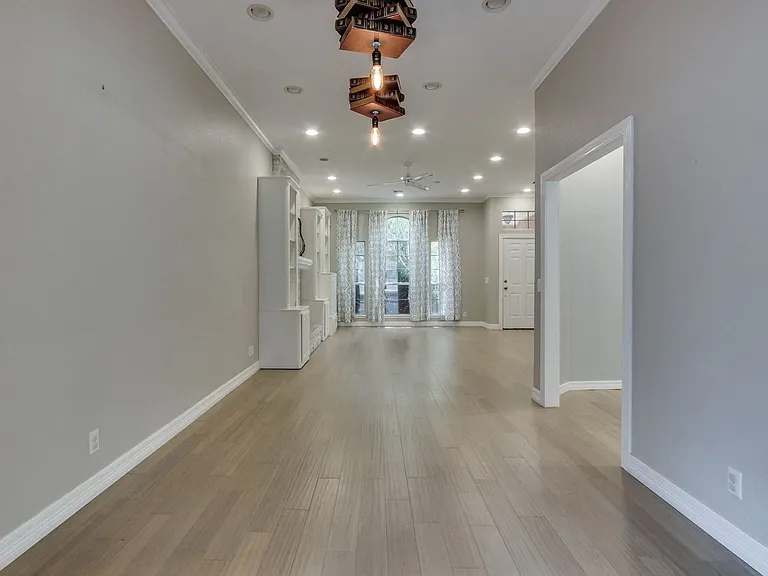 2701 Shady Tree Ln — Photo 6