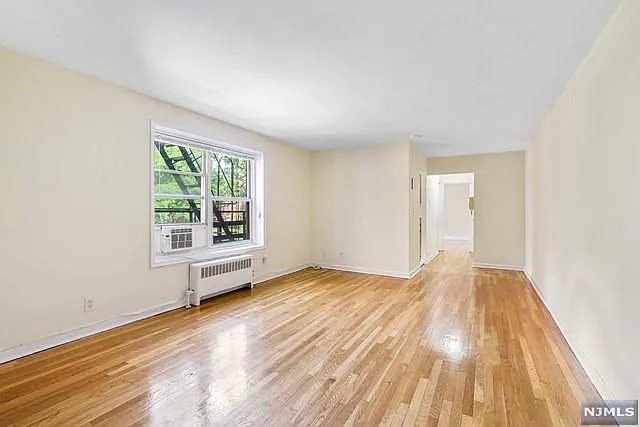 2320 Linwood Ave #3F — Photo 8