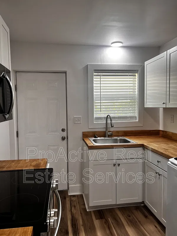 2 bed, 1.0 bath, 1200 sqft, $1,910 — Photo 3