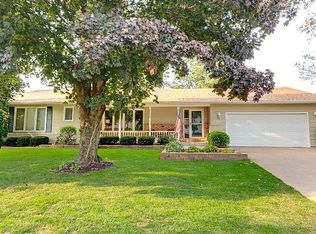 2302 E 46th Pl, Davenport, IA 52807