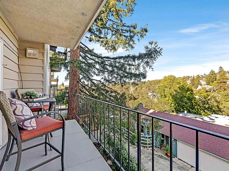 1120 Hollywood Ave #1 — Photo 23
