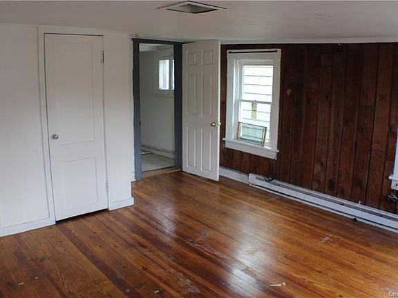 3rd image of 60 Montgomery St