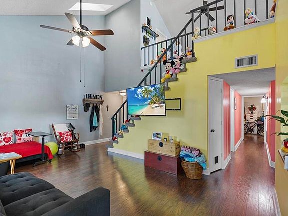 4th image of 1907 Aynsley Way #32-2