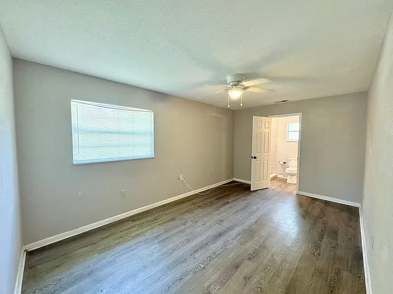 311 Avenue B SE — Photo 13