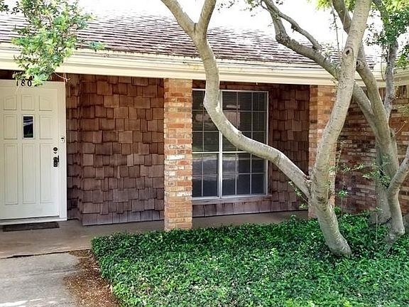 3rd image of 1802 Park Hill Dr