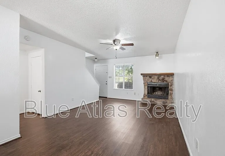 2713 Wimbledon Ct #D — Photo 2