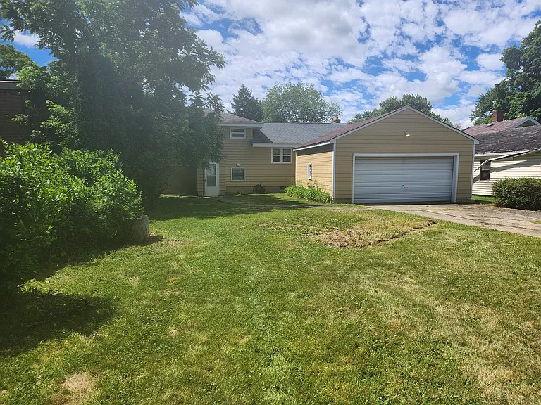 656 W Highland Ave — Photo 31