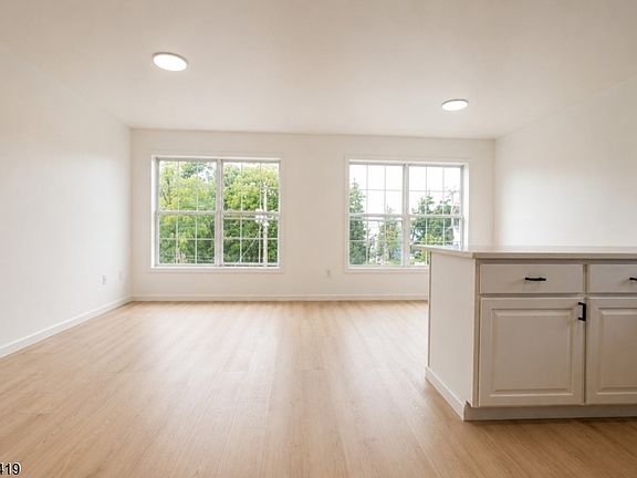 4th image of 136 19Th Ave