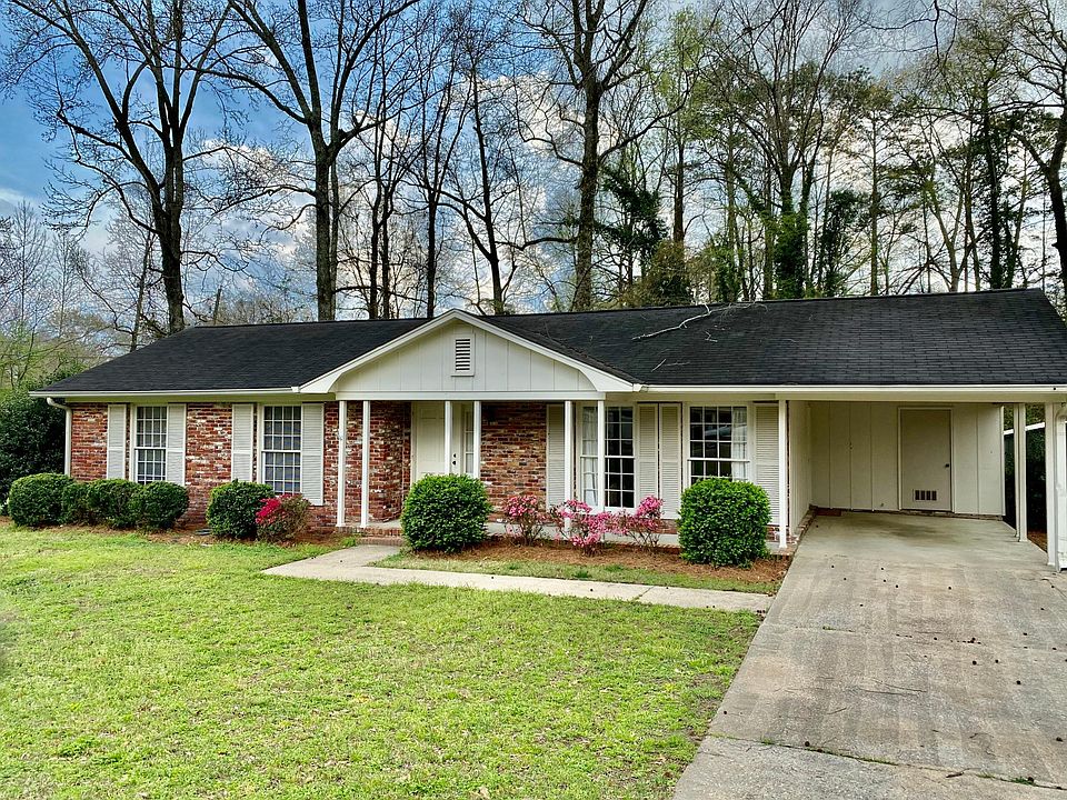 Charming home in Mountain Brook near Overton Park.