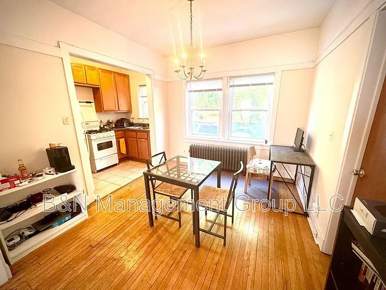 1063 W Dakin St #1 — Photo 6