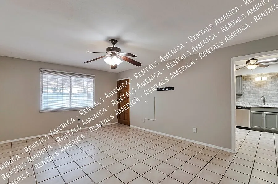 Charming and Spacious Brick 4 bedroom/3 bath Home — Photo 4