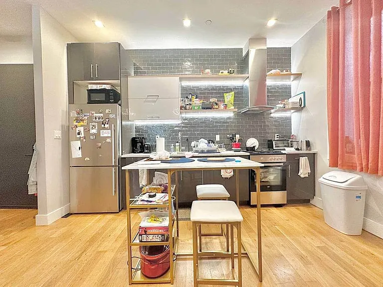 717 De Kalb Ave #1B — Photo 4