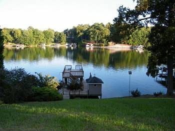 2nd image of 814 Forest Lawn Dr