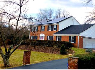 18108 Hollingsworth Dr, Rockville, MD 20855