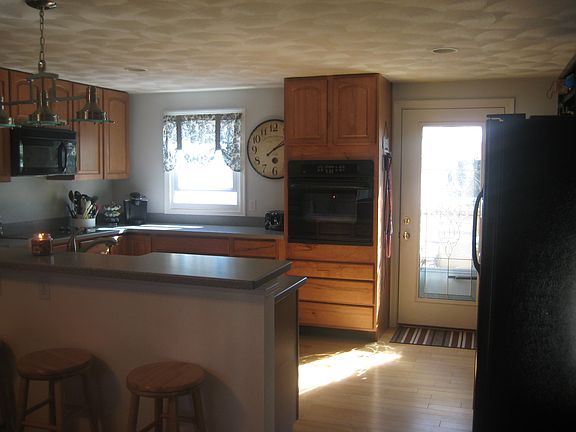 Kitchen, eat in bar island