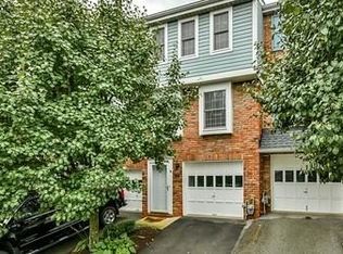 911 Timberidge Dr, Bethel Park, PA