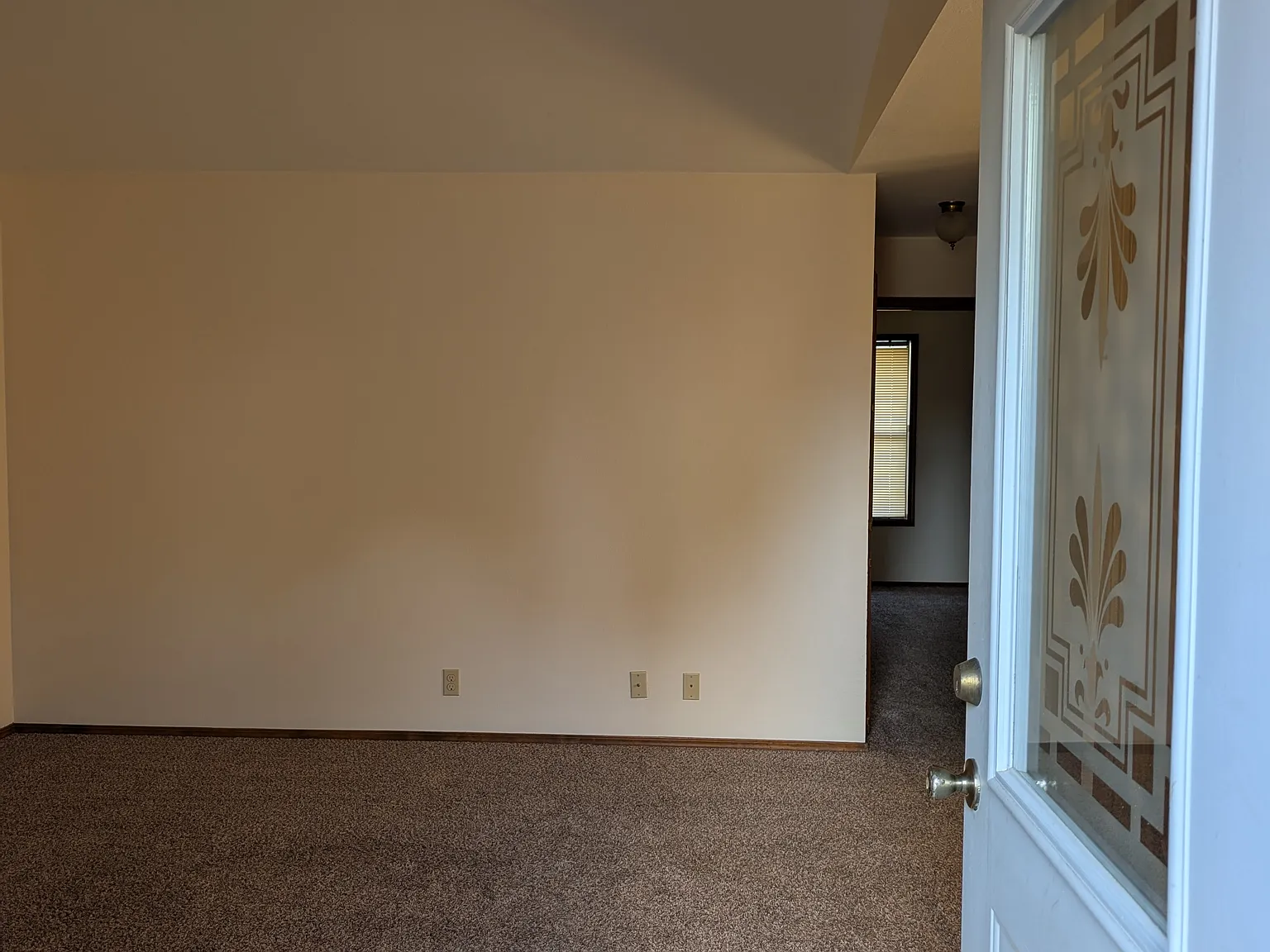 2 bed, 1054 sqft, $1,000 — Photo 3