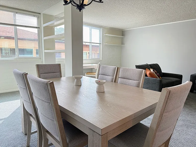 540 Kelton Ave #204 — Photo 4