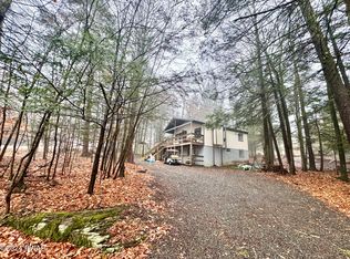 1025 Wallenpaupack Dr, Lake Ariel, PA 18436