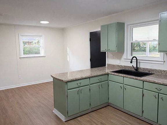 2nd image of 8 Cedar Dr