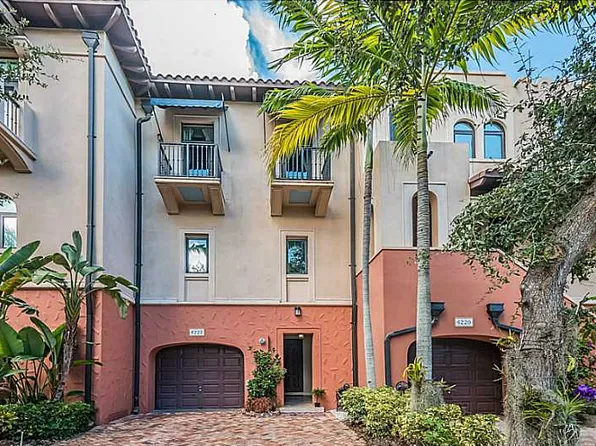 6222 Paradise Point Dr, Palmetto Bay, FL 33157