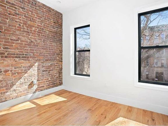 4th image of 1378 Pacific St #3