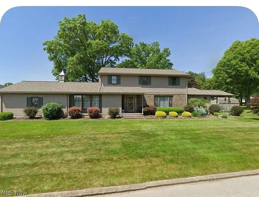 383 Edgewood Dr photo 1